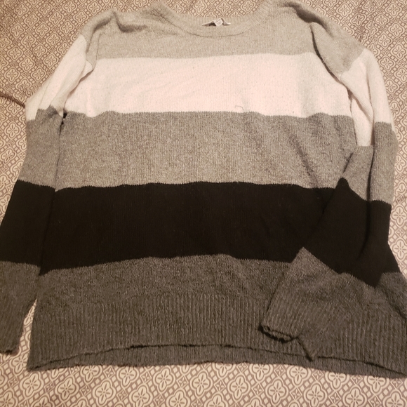 Sweaters - Sweater